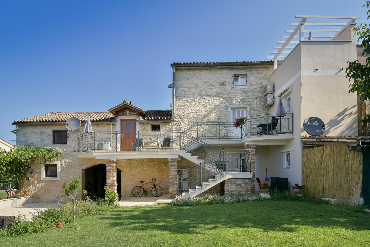 Apartments Borgo 8 Tar-Vabriga Esterno foto